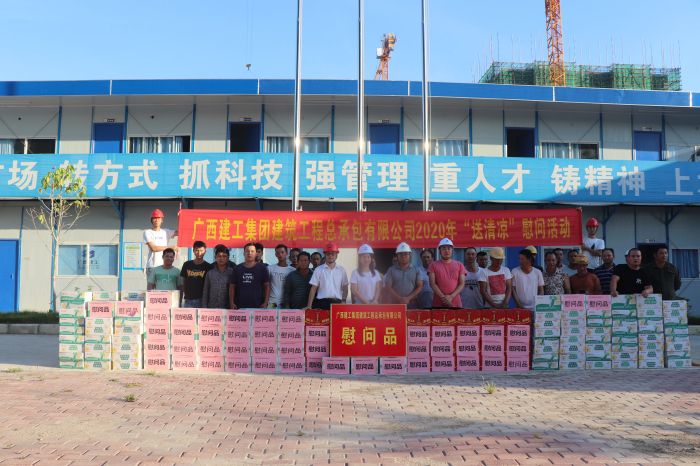 慰问现场。 杨俊峰 摄.jpg