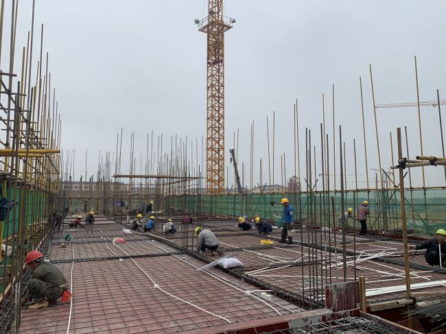 基础讲授楼B区三层梁板钢筋施工现。ńㄍ迹.jpg