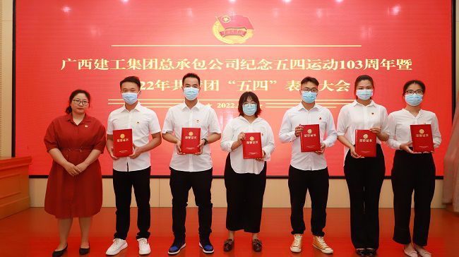 赞美优良团员。李立云 摄（建图）.jpg