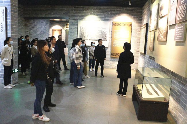 参观现场。张钊林 摄（建图） (2).jpg